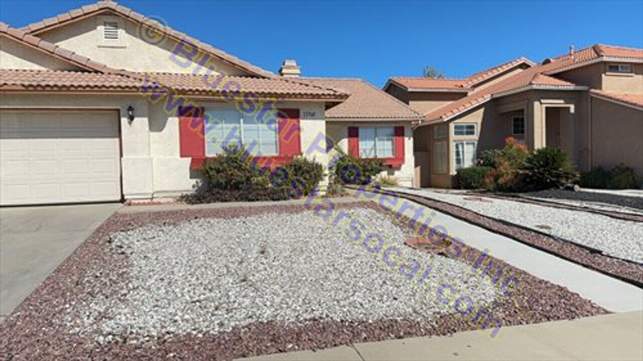 13768 Foxfire Rd in Victorville, CA - Building Photo