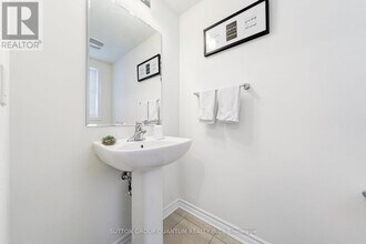 230 Avonsyde Blvd in Hamilton, ON - Building Photo - Building Photo
