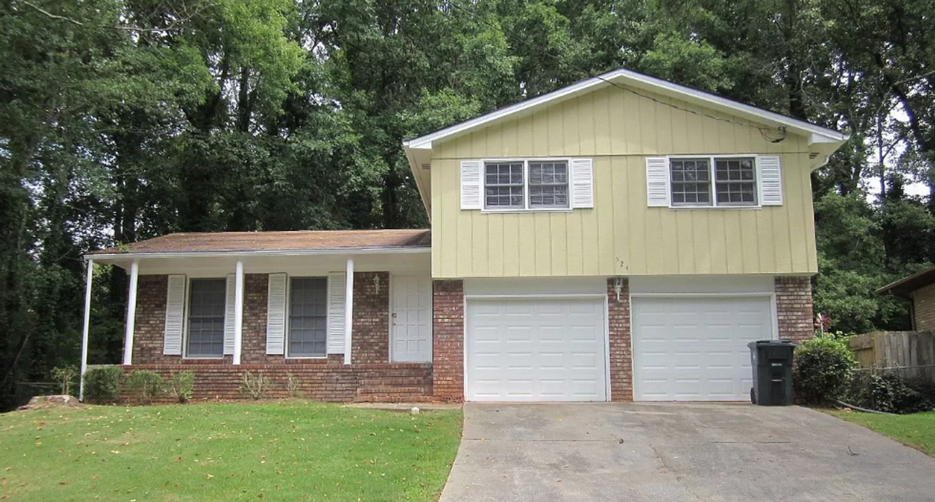 524 San Marcos Way in Stone Mountain, GA - Foto de edificio