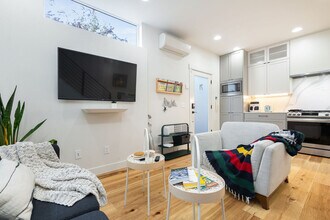 69 W Dravus St in Seattle, WA - Building Photo - Building Photo