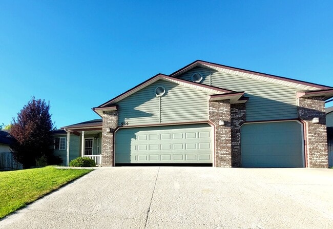 property at 554 W Palmer Dr