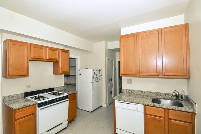 951 N Hoyne Ave, Unit M04B in Chicago, IL - Building Photo - Building Photo