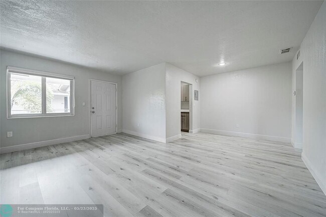 13150 Memorial Hwy in Miami, FL - Building Photo - Building Photo