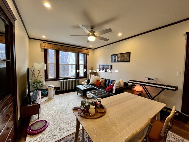 9 Fairfield St, Unit 2R in Cambridge, MA - Building Photo - Building Photo