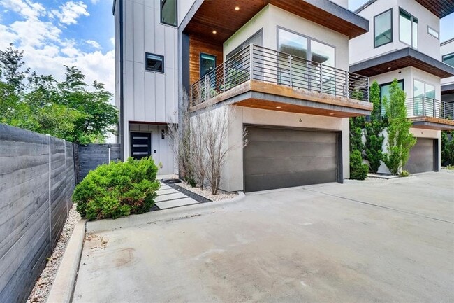 property at 5605 Sunshine Dr