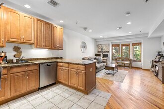 319 Grand St in Hoboken, NJ - Building Photo - Building Photo