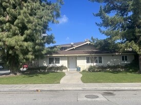 5908 Stockdale Hwy in Bakersfield, CA - Building Photo