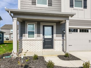 6698 Hawthorne Dr, Unit 0701 in McCordsville, IN - Building Photo - Building Photo