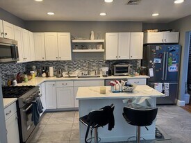 1712 Beacon St, Unit 14 in Brookline, MA - Building Photo