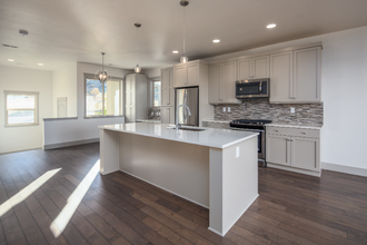2387 E Warm Springs Ave in Boise, ID - Building Photo - Building Photo