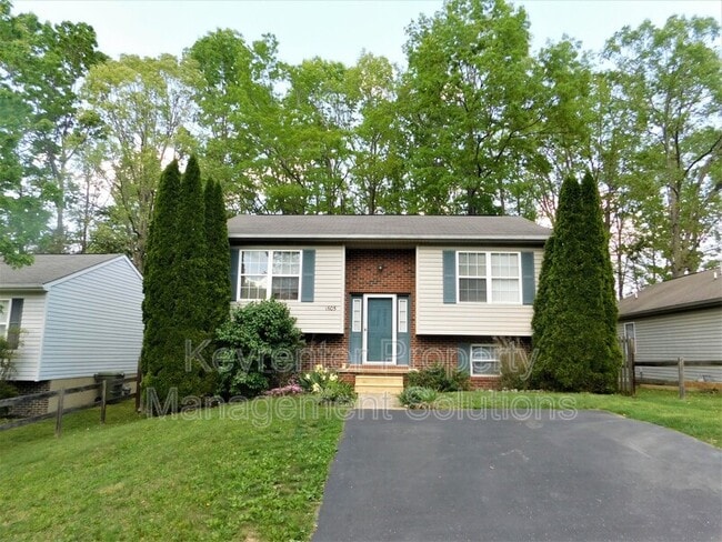 property at 1605 4th St