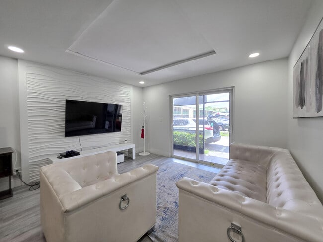 4121 NW 88th Ave in Coral Springs, FL - Building Photo - Building Photo