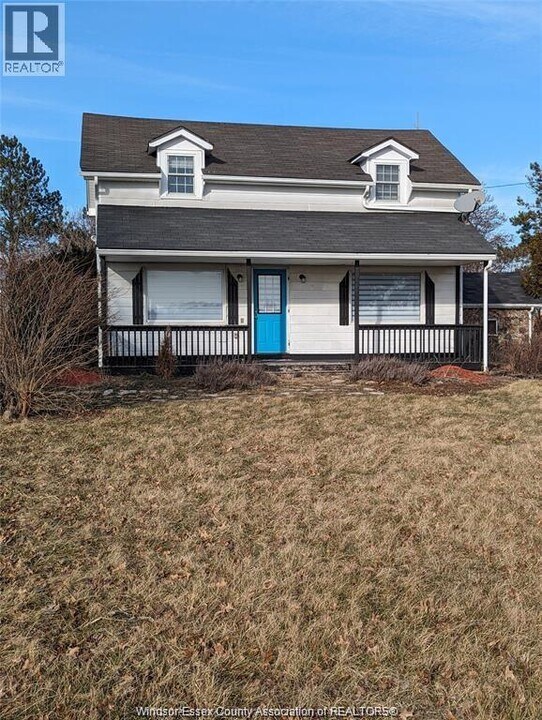 870 S Talbot Rd in Tecumseh, ON - Building Photo