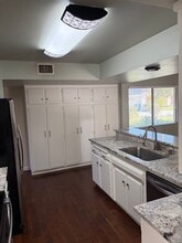 105 River Oaks Dr in Bakersfield, CA - Building Photo - Building Photo