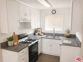 5534 Bonner Ave in Los Angeles, CA - Building Photo - Building Photo