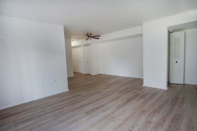 11402 Cherry Hill Rd in Beltsville, MD - Foto de edificio - Building Photo