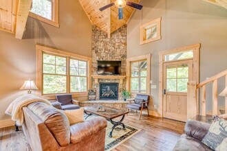 111 Watkins Farm Rd in Blue Ridge, GA - Building Photo - Building Photo