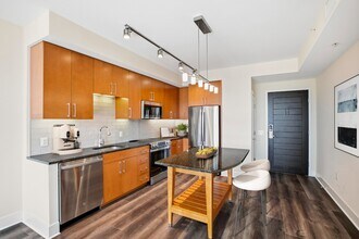 Flats 130 at Constitution Square in Washington, DC - Foto de edificio - Building Photo