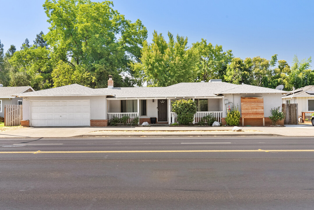 1179 East Ave in Chico, CA - Building Photo