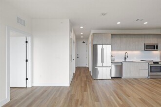 4315 S Congress Ave, Unit 532 in Austin, TX - Building Photo - Building Photo