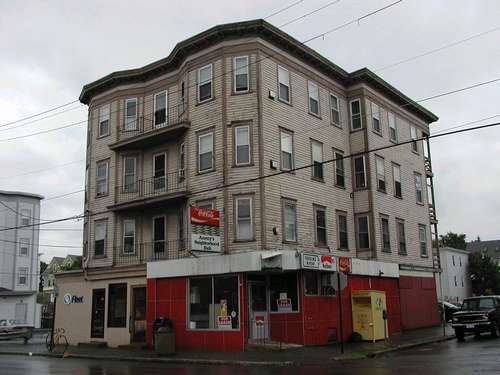 124 University Ave in Lowell, MA - Building Photo