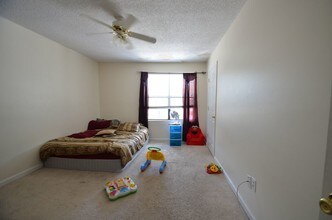 6247 Lucille Dr in North Charleston, SC - Foto de edificio - Building Photo