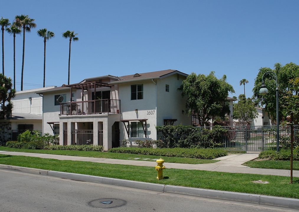 1607 Walnut St in Anaheim, CA - Foto de edificio