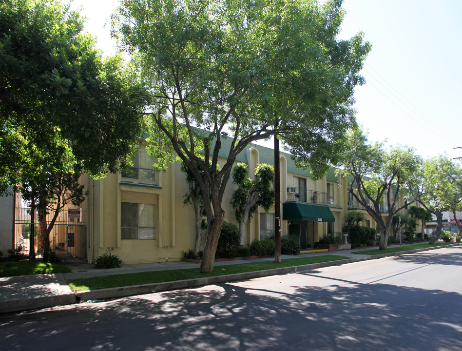 Encino Terrace in Encino, CA - Building Photo