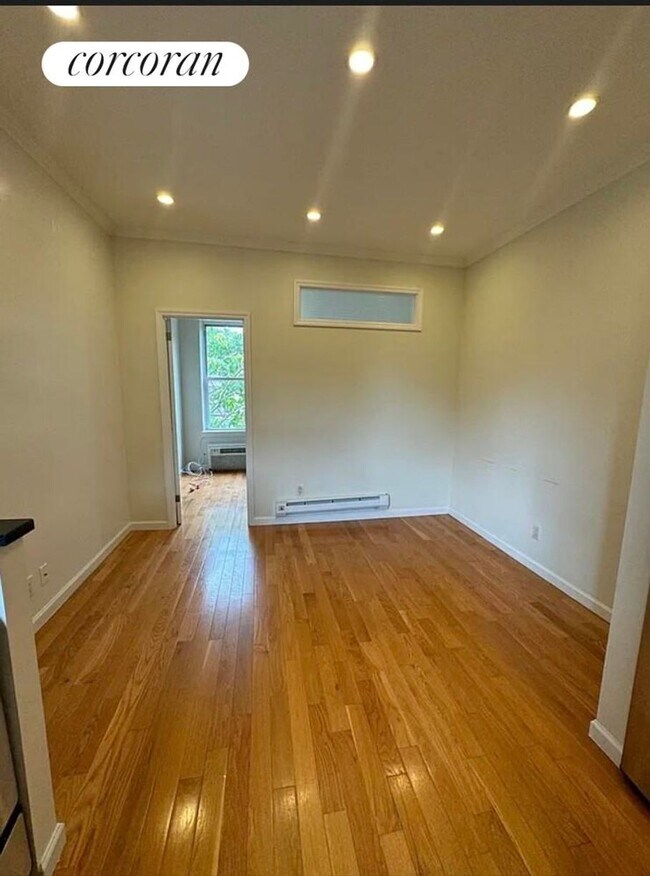 235 E 27th St in New York, NY - Building Photo - Building Photo