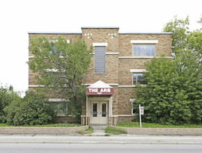 124 16th Ave NW in Calgary, AB - Building Photo - Building Photo