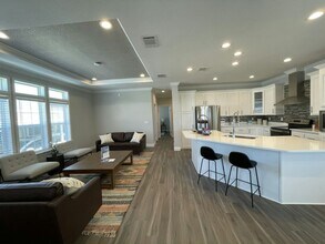 908 E Trinidad Ave in Venice, FL - Building Photo - Building Photo