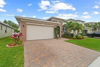 1277 NW Leonardo Cir in Port St. Lucie, FL - Building Photo - Building Photo