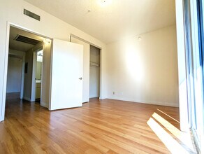 553 S St Andrews Pl in Los Angeles, CA - Foto de edificio - Building Photo