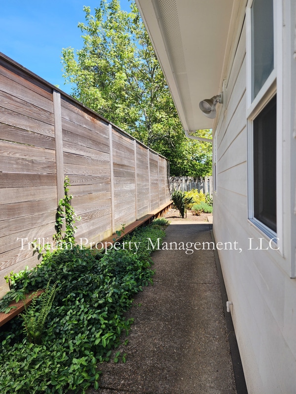 5210 SE 48th Av in Portland, OR - Building Photo - Building Photo