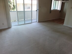 Hill Garden Apartments in Belmont, CA - Building Photo - Building Photo