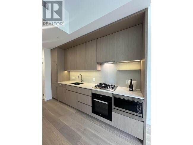 property at 5212-5212 Cambie St.