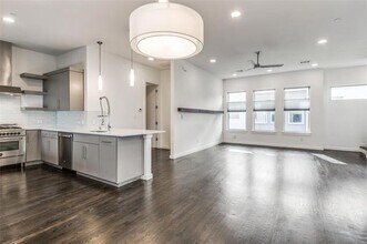 1907 Summit Ave in Dallas, TX - Building Photo - Building Photo
