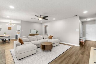 7007 Spring Leaf in San Antonio, TX - Building Photo - Building Photo