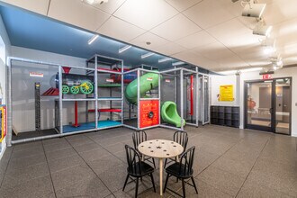 250 Gorge Rd, Unit 12K in Cliffside Park, NJ - Building Photo - Building Photo