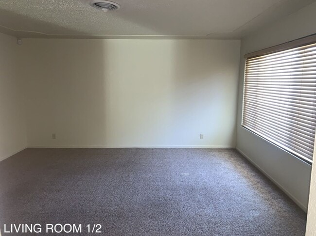 1031 Ledell Dr in Redding, CA - Building Photo - Building Photo