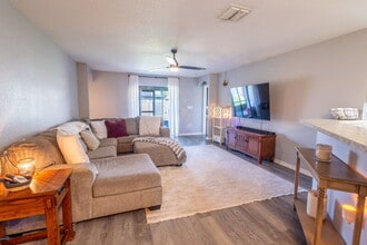 633 Chatham Walk Dr in Ruskin, FL - Building Photo - Building Photo