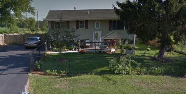 817 Iroquois Ave in Rockford, IL - Building Photo - Building Photo