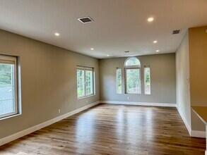 3 Burke Ln in Wellesley, MA - Building Photo - Building Photo