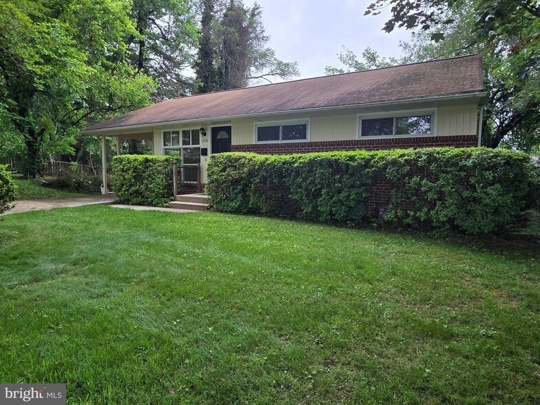 13118 Vandalia Ct in Rockville, MD - Building Photo