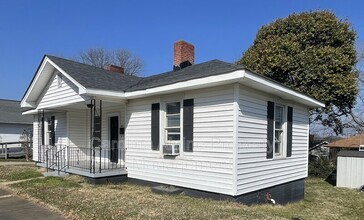 410 Woodlawn Ave in Cramerton, NC - Building Photo - Building Photo