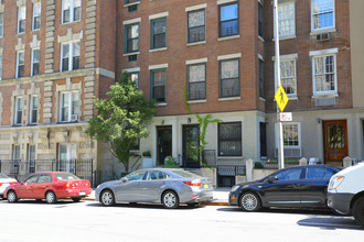 337-339 W 70th St in New York, NY - Foto de edificio - Building Photo