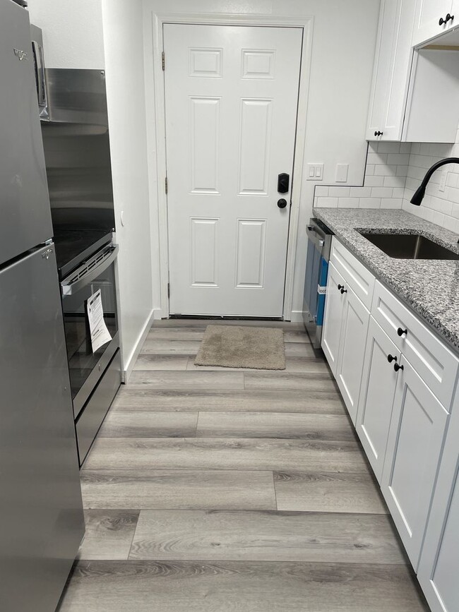 1206 W Columbia Ave in Moses Lake, WA - Building Photo - Building Photo