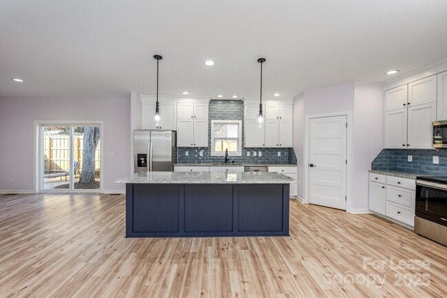 7039 Executive Cir in Denver, NC - Building Photo - Building Photo