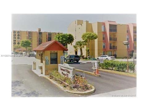 4709 NW 7th St in Miami, FL - Foto de edificio