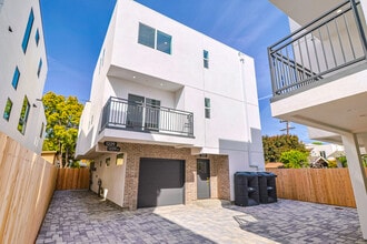 1227 N June St in Los Angeles, CA - Foto de edificio - Building Photo